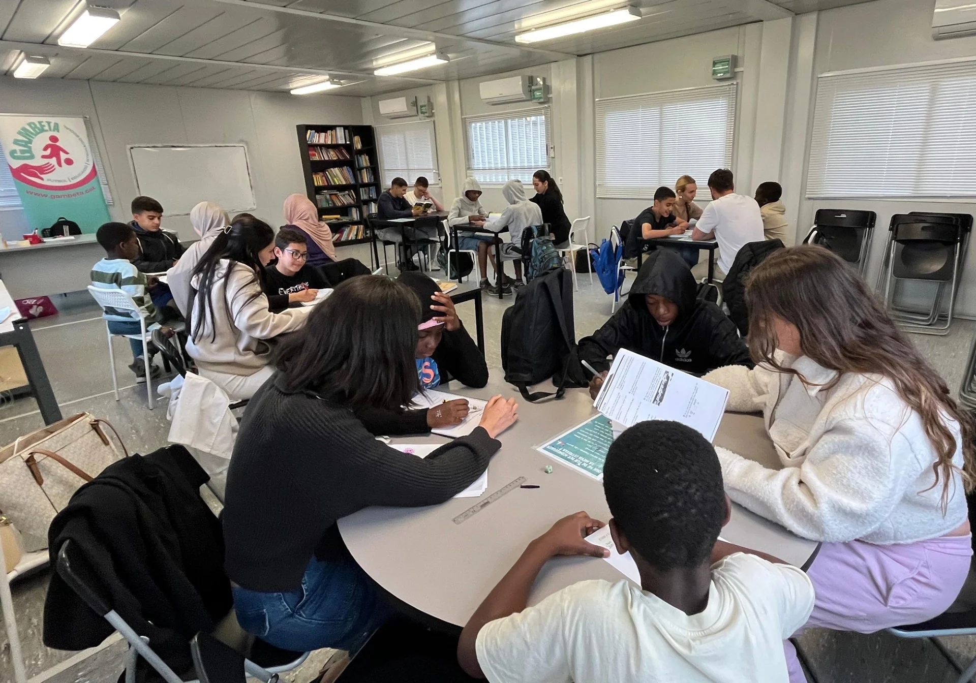 Gambeta inicia una nova temporada de reforç escolar a Vic amb una mirada més integral Gambeta inicia una nova temporada de reforç escolar a Vic amb una mirada més integral